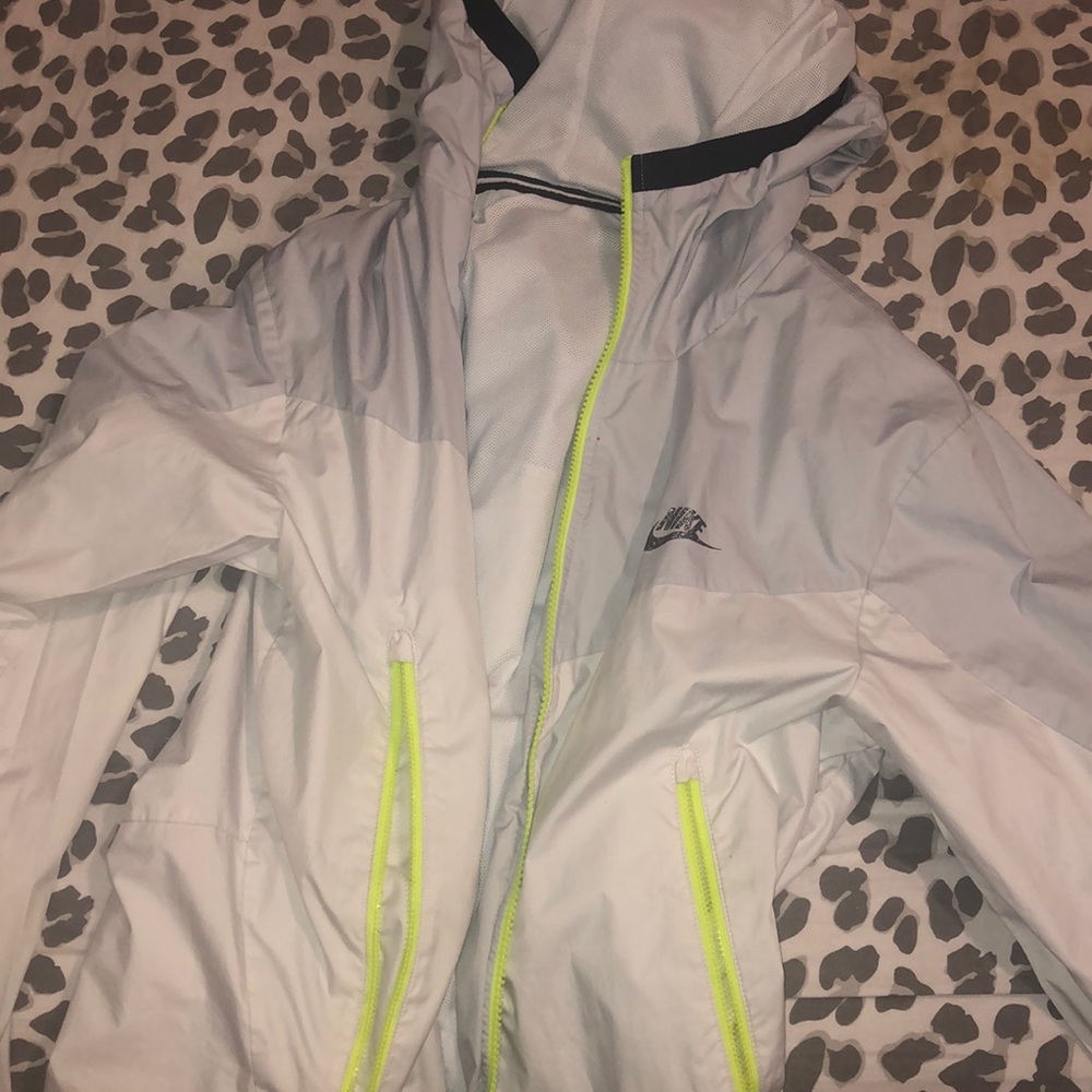 nike windbreaker